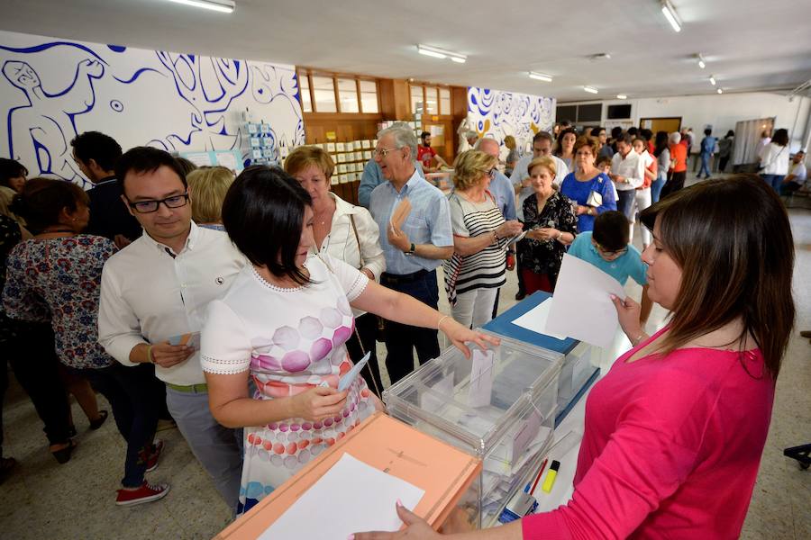 Las mesas electorales de la capital del Segura han abierto sin incidencias