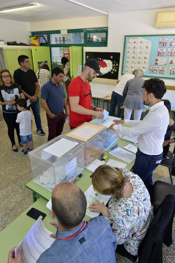 Las mesas electorales de la capital del Segura han abierto sin incidencias