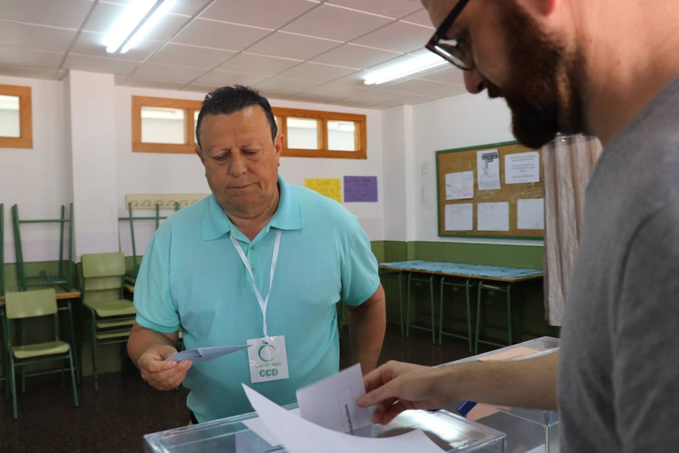 Al las once de la mañana ha votado Estanislao Vidal, candidato de Coalición de Centro Democrático a la alcaldía, en el colegio El Sifón.