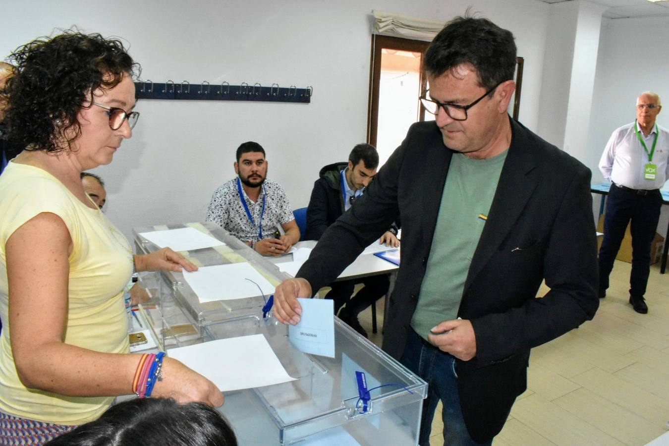 Joaquín Robles, diputado nacional de Vox, ha votado en Caravaca.