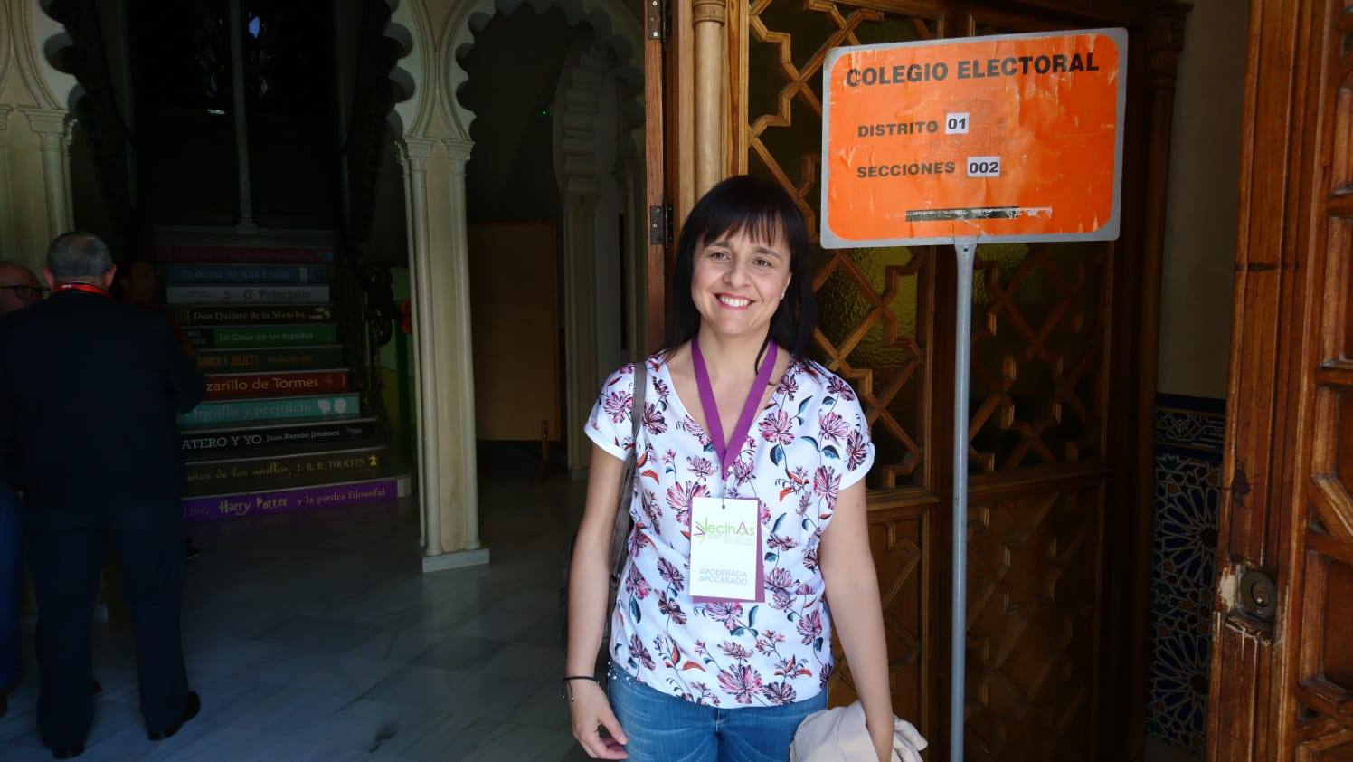 Ana María Fernández, candidata a la alcaldía de Bullas por el partido Vecinos por Bullas ha votado sobre las 11 en la Casa de la Cultura. 