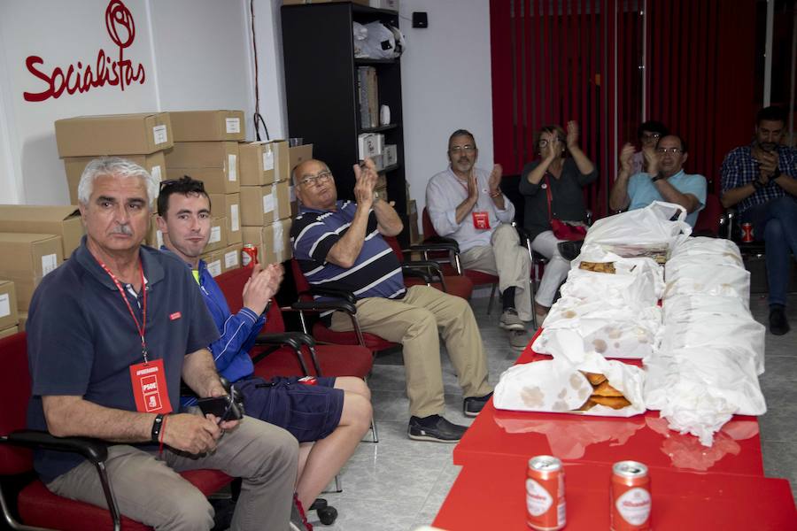 «Hemos conseguido casi 2.500 votos y un par de puntos más que en los comicios municipales anteriores, pero no hemos sacado el resultado esperado. No estamos satisfechos, pero tenemos que acatar lo que dicen las Urnas», declaró Ana Belén Castejón sobre sus resultados