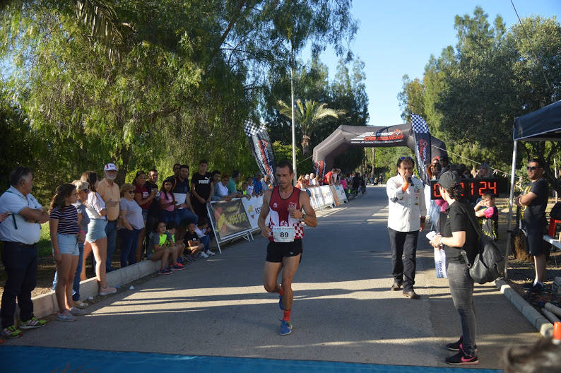 El corredor del Alumbres Sport vence con un tiempo de 20:12 minutos, mientras que la ganadora femenina completó el recorrido en 29:37