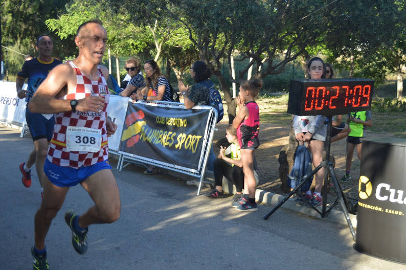 El corredor del Alumbres Sport vence con un tiempo de 20:12 minutos, mientras que la ganadora femenina completó el recorrido en 29:37