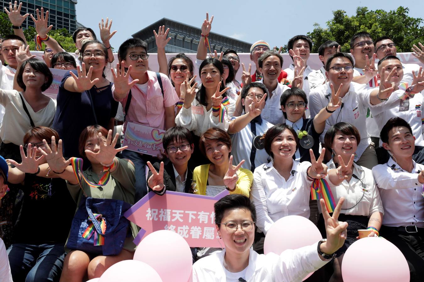 Cientos de parejas se casan durante el primer día del registro civil para matrimonios del mismo sexo en Taipei (Taiwán). Taiwán se convirtió en el primer país asiático en legalizar el matrimonio entre personas del mismo sexo. 