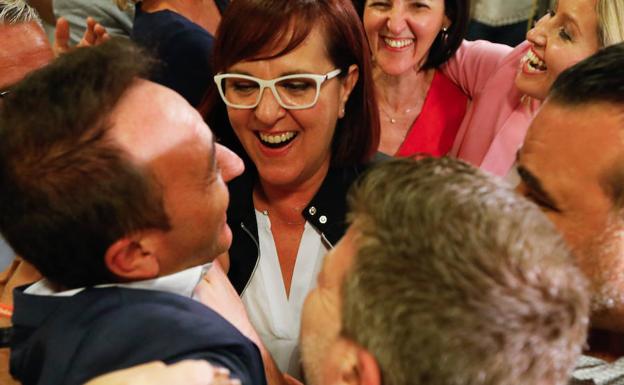 Galería. Isabel Franco celebra los resultados de Ciudadanos.