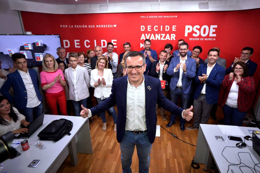 Los socialistas acaban con la hegemonía del PP y ganan las elecciones autonómicas en la Región, pero necesitarán a Ciudadanos para gobernar