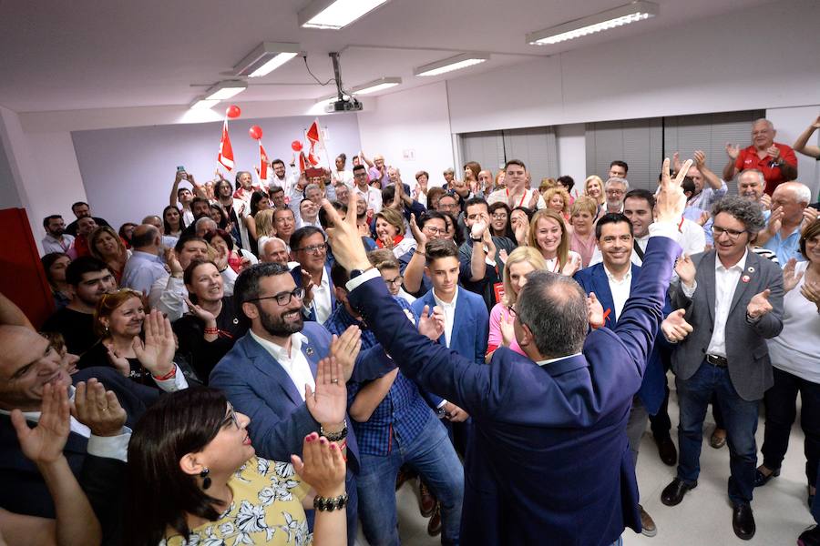 Los socialistas acaban con la hegemonía del PP y ganan las elecciones autonómicas en la Región, pero necesitarán a Ciudadanos para gobernar