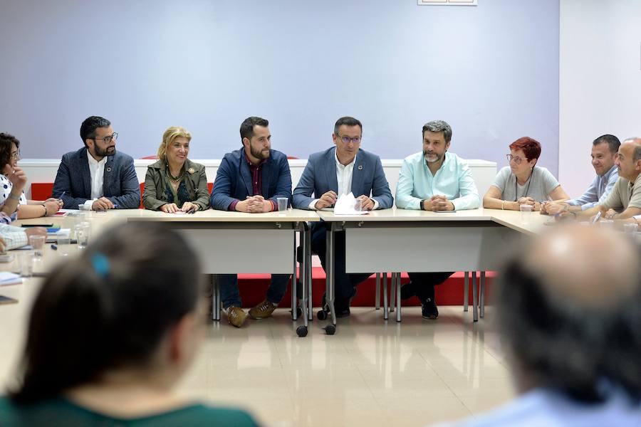 El secretario general del PSRM muestra su voluntad de iniciar de inmediato las reuniones «con luz y taquígrafos» e invita a los líderes nacionales de Ciudadanos a que visiten la Región «para que vean 155 razones para el cambio»