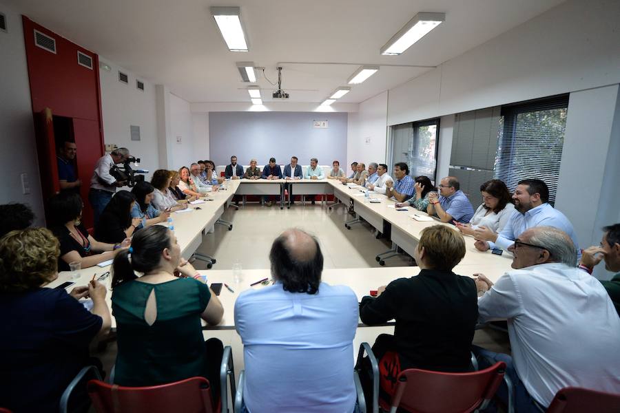 El secretario general del PSRM muestra su voluntad de iniciar de inmediato las reuniones «con luz y taquígrafos» e invita a los líderes nacionales de Ciudadanos a que visiten la Región «para que vean 155 razones para el cambio»