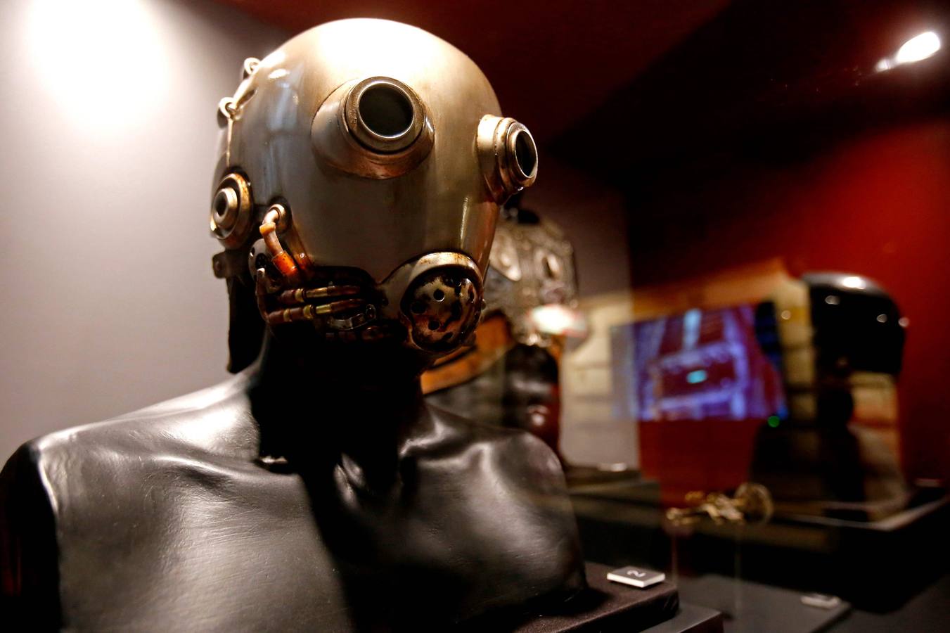 Muestra «En casa con mis monstruos», del director de cine mexicano Guillermo del Toro, inaugurada en el Museo de las Artes de Guadalajara (México). Del Toro explicó que llevar la exposición a su país es una forma de inspirar a las nuevas generaciones de artistas.