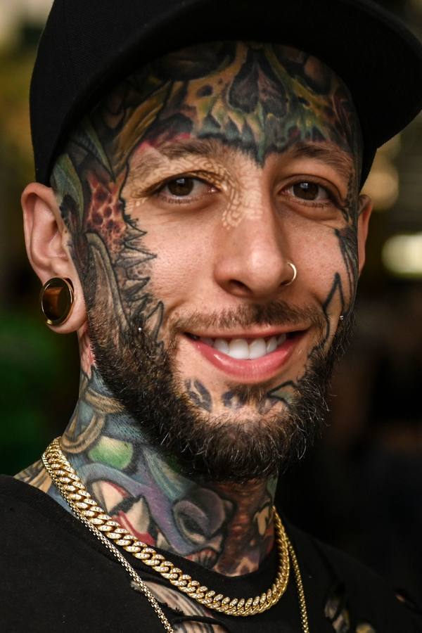 Tatuajes de todos los tamaños y colores se dibujaron sobre la piel de los asistentes a la décima edición de Expotatuaje en Medellín (Colombia).