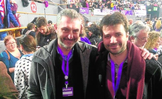 Urralburu y Sánchez Serna, durante una asamblea estatal de Podemos. 