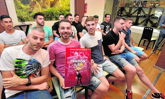 Los jugadores de ElPozo, ayer, en la presentación de la nueva campaña de abonos. 