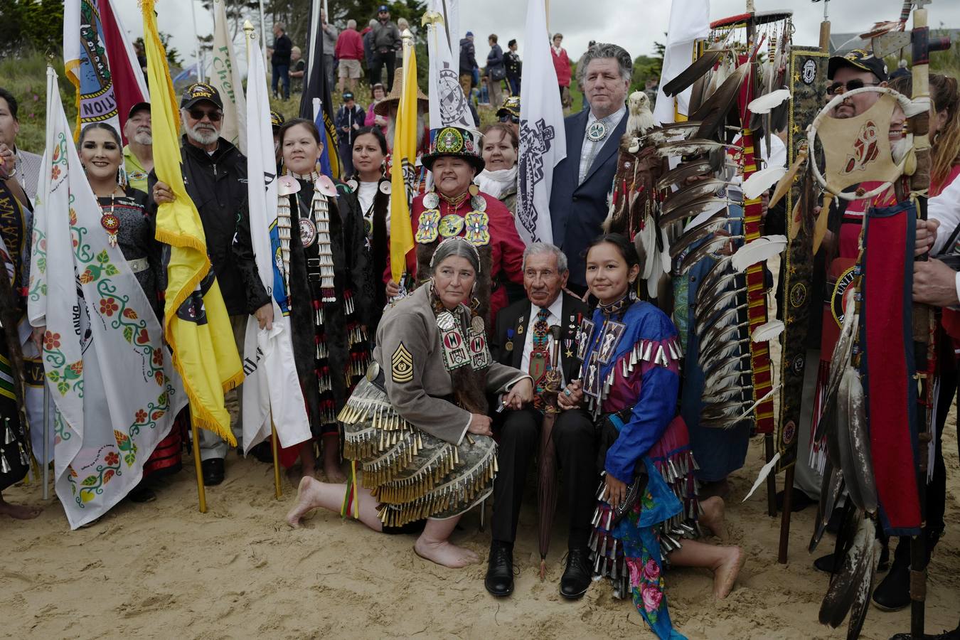 Personas caracterizadas de soldados participan en la dramatización histórica del Día D en la costa de Normandia (Francia). Varios lideres europeos participan en varios actos para conmemorar el 75 aniversario del desembarco y de la batalla de Normandía, que inicio el principio del fin de la Segunda Guerra Mundial.
