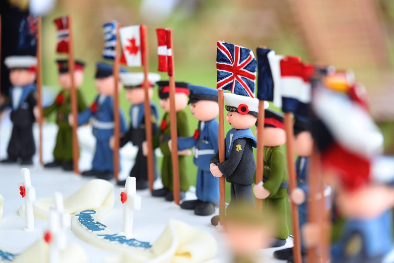 Personas caracterizadas de soldados participan en la dramatización histórica del Día D en la costa de Normandia (Francia). Varios lideres europeos participan en varios actos para conmemorar el 75 aniversario del desembarco y de la batalla de Normandía, que inicio el principio del fin de la Segunda Guerra Mundial.