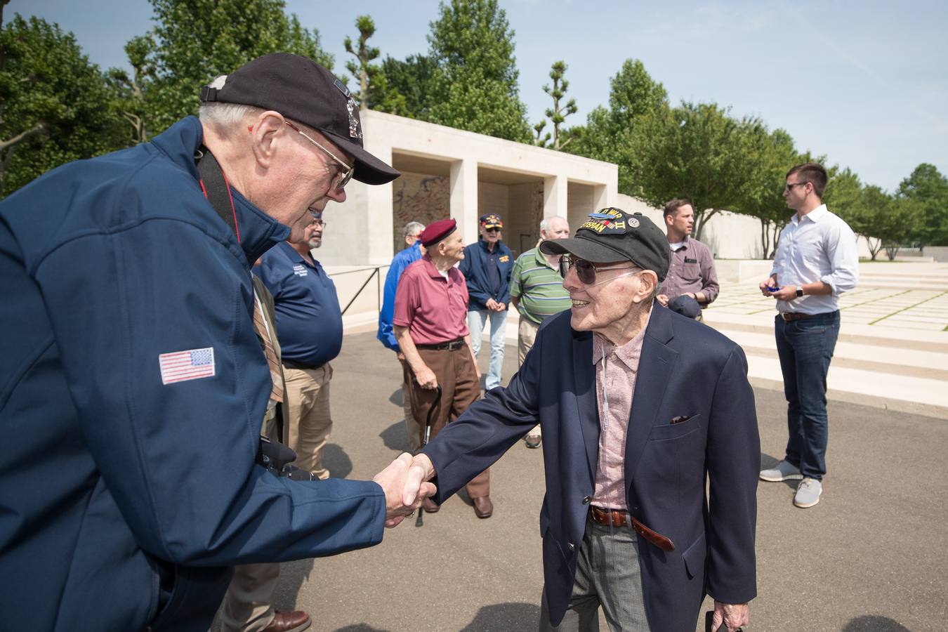 Personas caracterizadas de soldados participan en la dramatización histórica del Día D en la costa de Normandia (Francia). Varios lideres europeos participan en varios actos para conmemorar el 75 aniversario del desembarco y de la batalla de Normandía, que inicio el principio del fin de la Segunda Guerra Mundial.