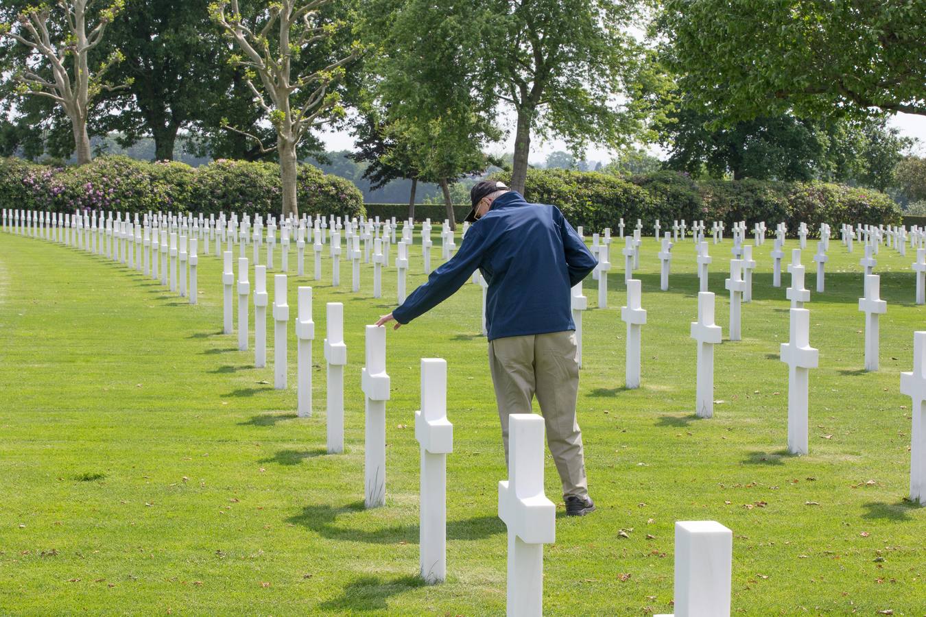 Personas caracterizadas de soldados participan en la dramatización histórica del Día D en la costa de Normandia (Francia). Varios lideres europeos participan en varios actos para conmemorar el 75 aniversario del desembarco y de la batalla de Normandía, que inicio el principio del fin de la Segunda Guerra Mundial.