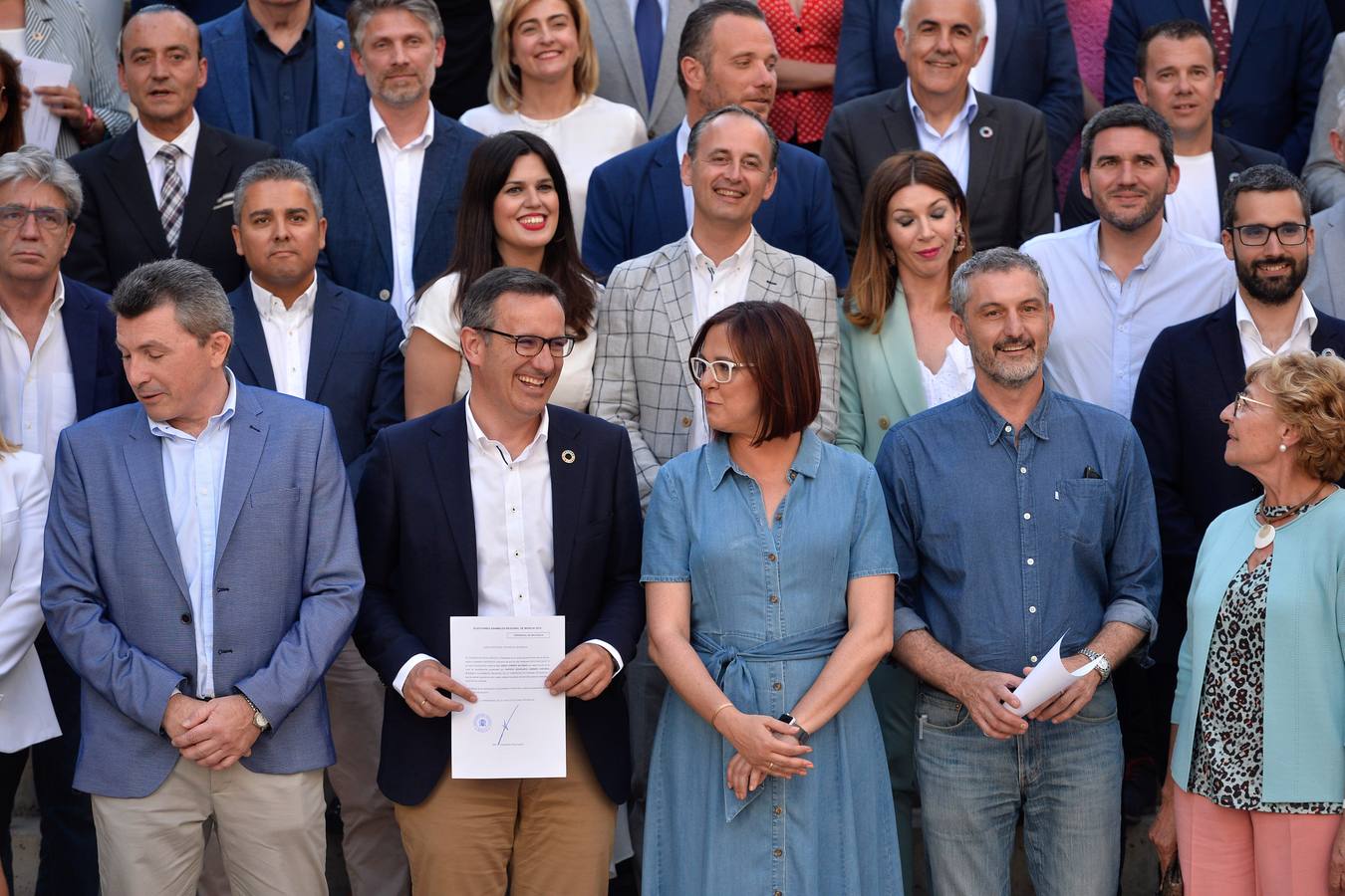 La entrega de las actas de diputados autonómicos que recogieron los 45 representantes de PSOE, PP, Cs, Vox y Podemos tuvo lugar en la Ciudad de la Justicia de Murcia.