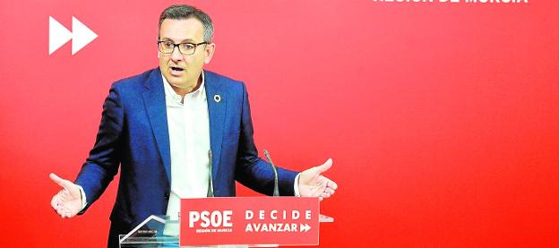 Diego Conesa, ayer, en su comparecencia ante los periodistas en la sede del PSOE de la Región de Murcia. 