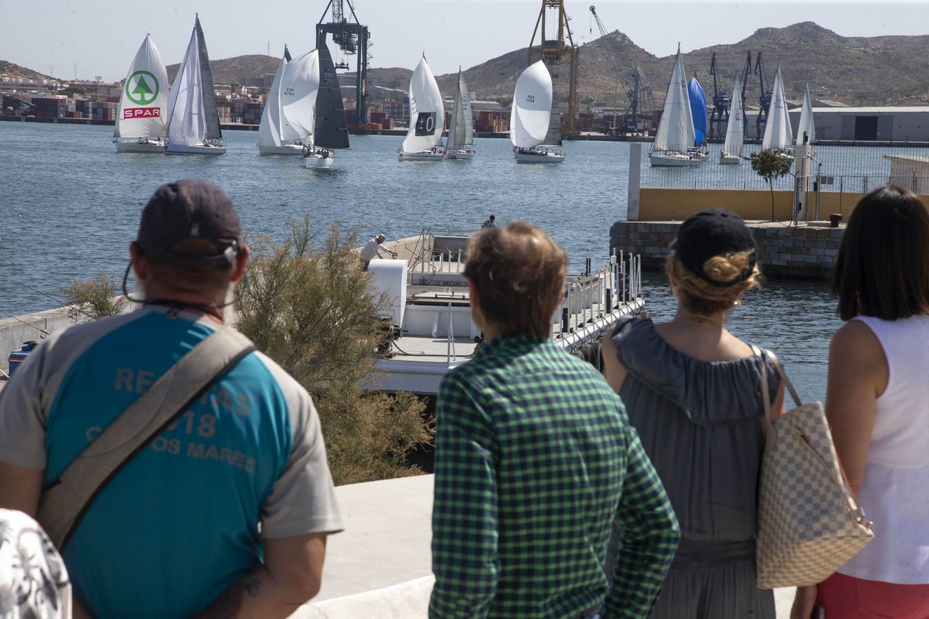 La prueba es puntuable para el campeonato de España, hay 15 barcos locales y la distancia es de 170 millas .