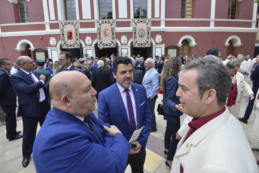 El acto institucional estuvo marcado por las negociaciones para los pactos en la Comunidad y en varios ayuntamientos de la Región