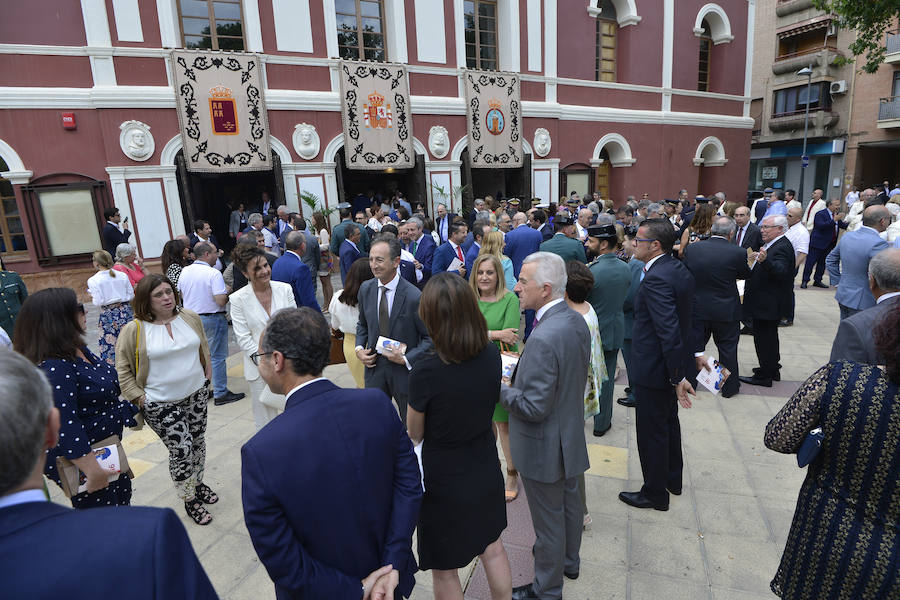 El acto institucional estuvo marcado por las negociaciones para los pactos en la Comunidad y en varios ayuntamientos de la Región