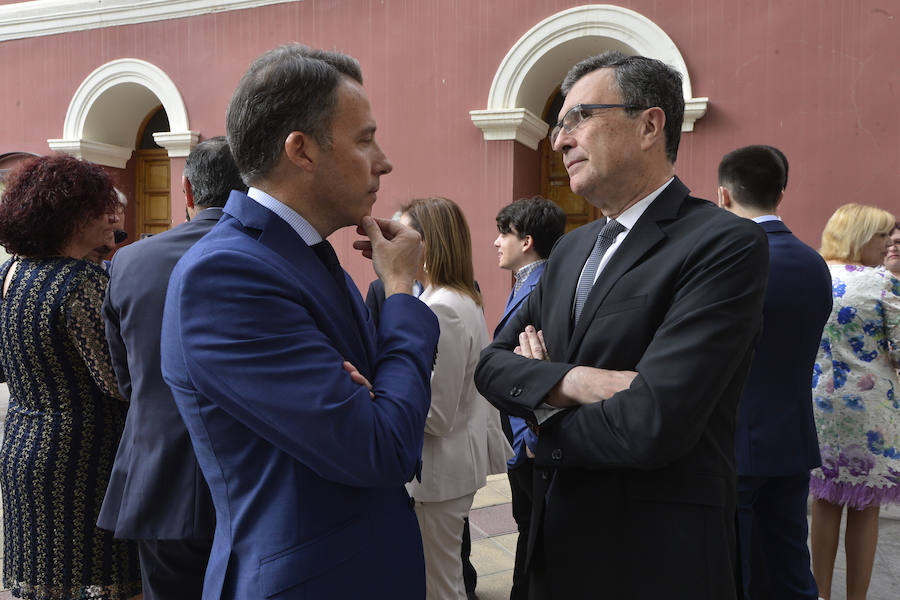 El acto institucional estuvo marcado por las negociaciones para los pactos en la Comunidad y en varios ayuntamientos de la Región