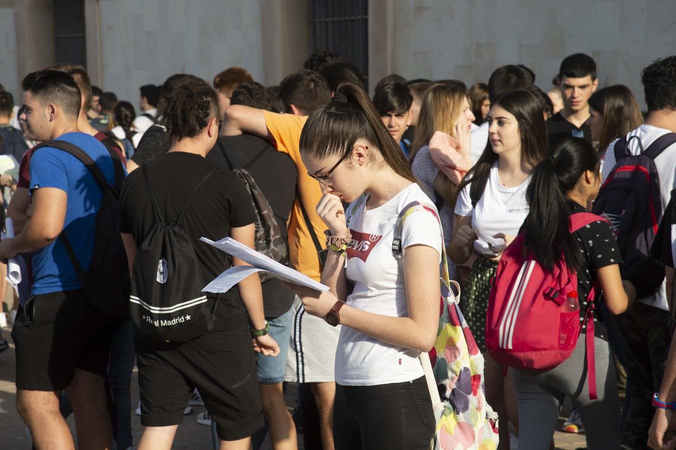 Entre atascos, nervios y enésimos repasos de última hora, los alumnos cartageneros comenzaron los exámenes de acceso a la universidad.