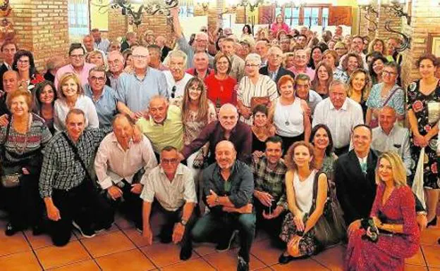 Antiguos empleados de la empresa Artemur se reunieron en el restaurante Rincón Huertano. 
