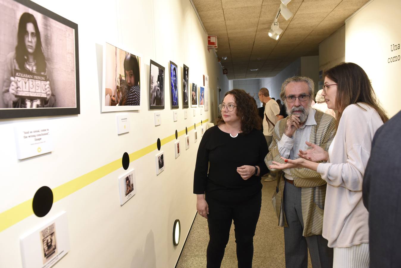 El artista conceptual, Premio Velázquez 2015, inauguró en la Facultad de Comunicación y Documentación una sala expositiva con su nombre.