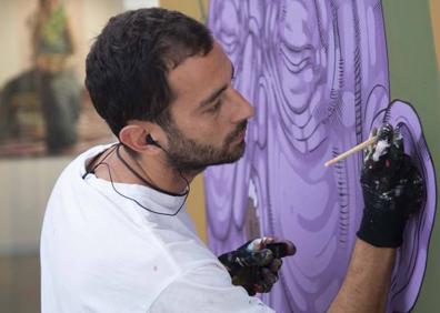 Imagen secundaria 1 - Carlos Atoche, Luca Ledda y Mederic Turay, durante su intervención artística en el Museo Regional de Arte Moderno de Cartagena (Muram).