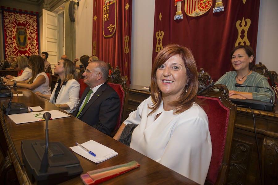 Un pacto de última hora de PSOE y PP, que incluye a Ciudadanos y que rechaza Diego Conesa, deja a MC sin el poder y da la alcaldía los dos primeros años a la socialista y los dos últimos a la popular