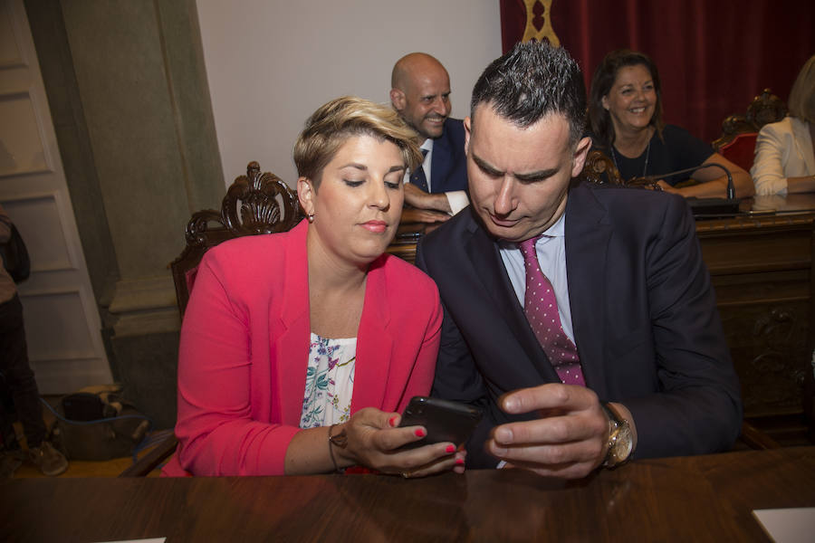 Un pacto de última hora de PSOE y PP, que incluye a Ciudadanos y que rechaza Diego Conesa, deja a MC sin el poder y da la alcaldía los dos primeros años a la socialista y los dos últimos a la popular