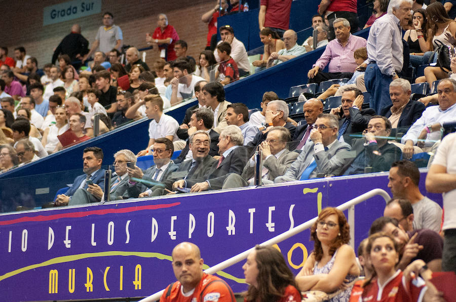 Los de Giustozzi remontaron una desventaja de dos goles para ganar en la tanda tras empatar a 3; serán campeones si ganan el lunes en el Palacio
