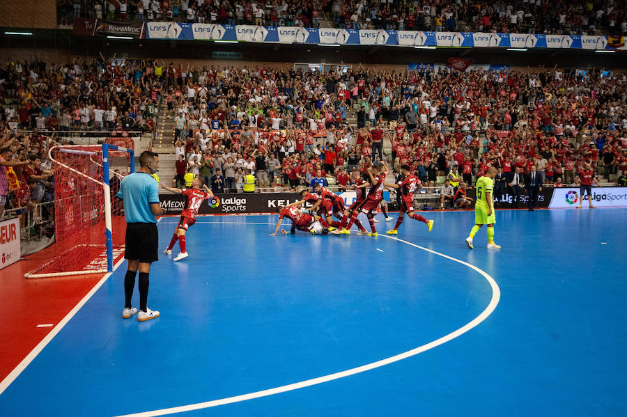 Los de Giustozzi remontaron una desventaja de dos goles para ganar en la tanda tras empatar a 3; serán campeones si ganan el lunes en el Palacio