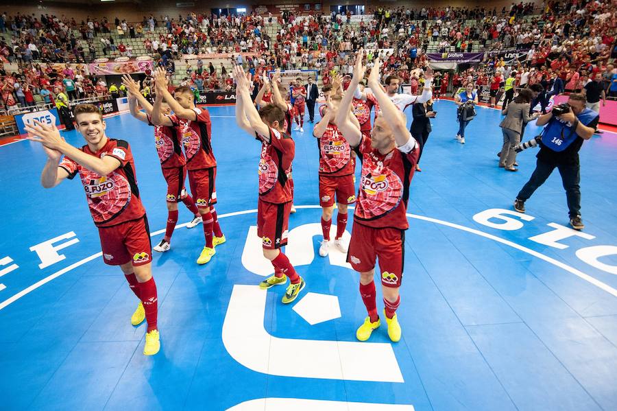 Los de Giustozzi remontaron una desventaja de dos goles para ganar en la tanda tras empatar a 3; serán campeones si ganan el lunes en el Palacio