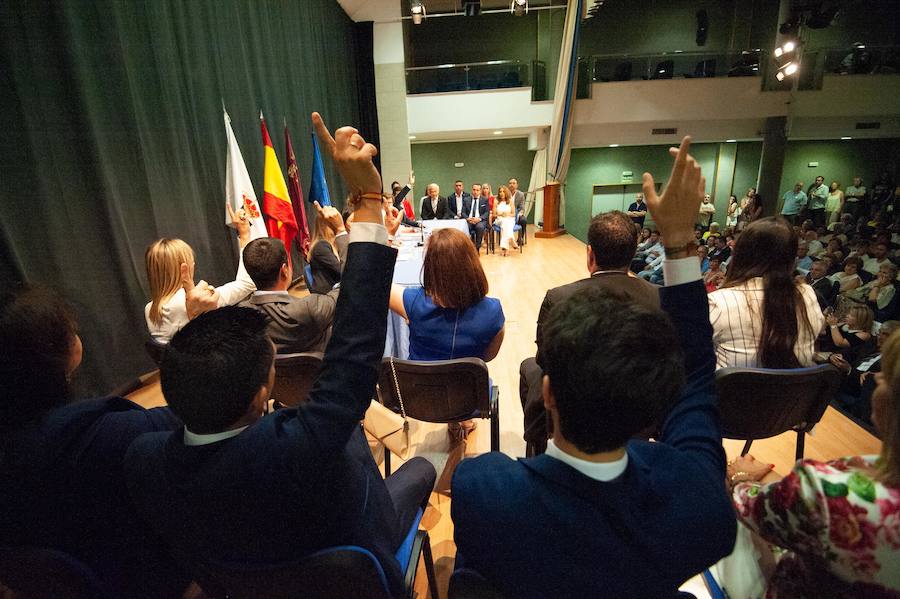 Vela gobernará el municipio con una mayoría absoluta de 11 concejales, los 9 concejales del grupo socialista y los dos ediles de Ciudadanos