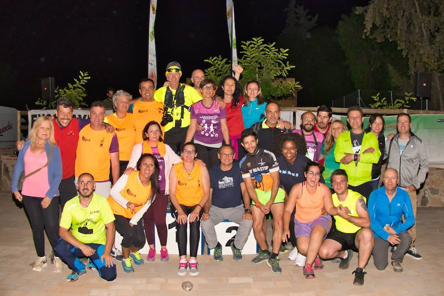 El atleta del Fondistas de Yecla gana en la prueba de 21 kilómetros con un tiempo de 1:49:14, por los 2:06:08 de la corredora del Espuña Trail