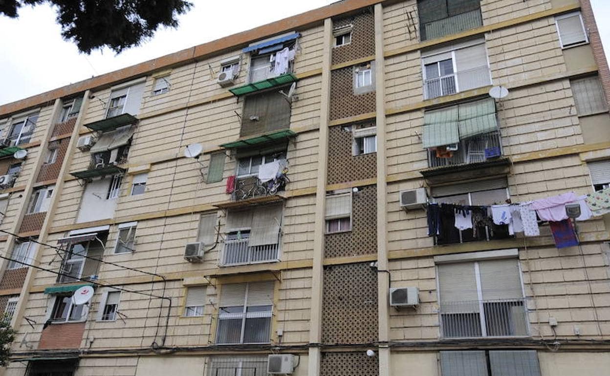 Varias viviendas en mal estado situadas en un barrio de Murcia.