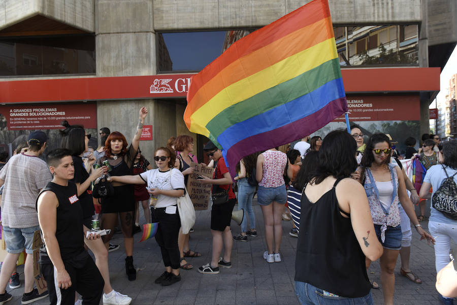 El centro la capital vuelve a teñirse de color para visibilizar las reivindicaciones del colectivo LGTBI+