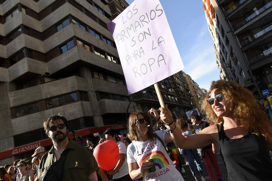 El centro la capital vuelve a teñirse de color para visibilizar las reivindicaciones del colectivo LGTBI+