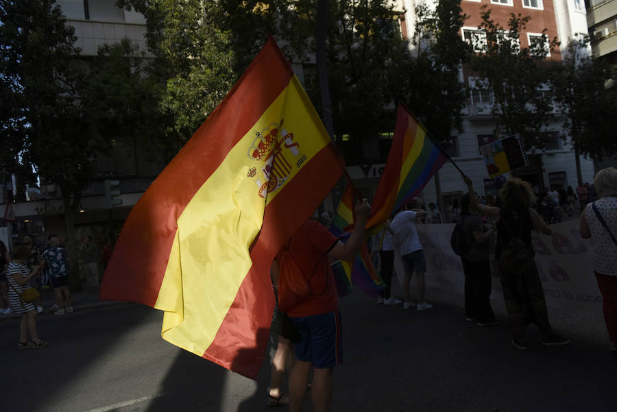 El centro la capital vuelve a teñirse de color para visibilizar las reivindicaciones del colectivo LGTBI+