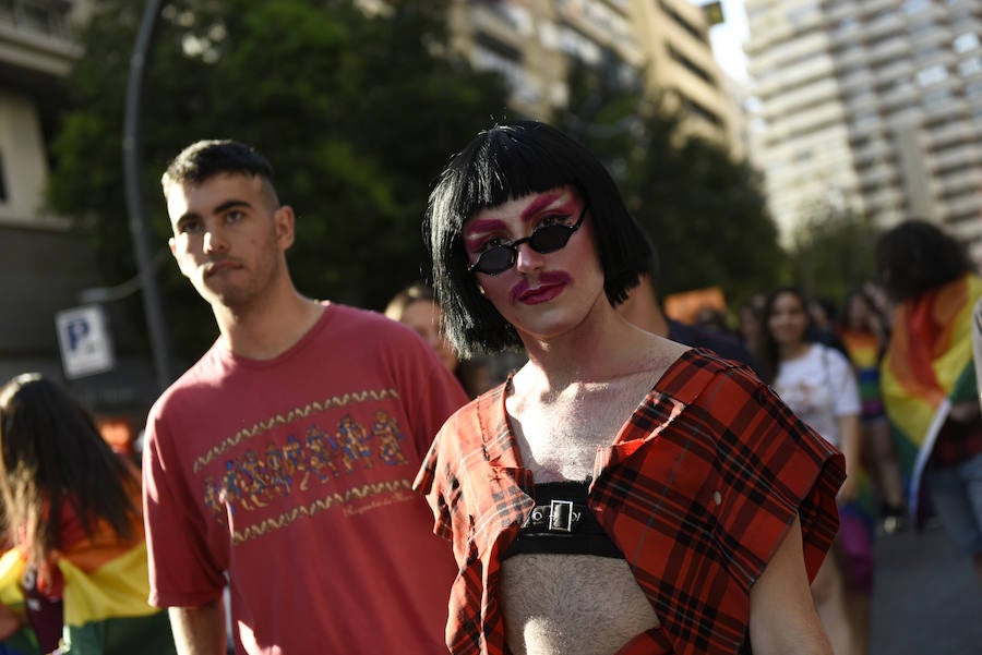 El centro la capital vuelve a teñirse de color para visibilizar las reivindicaciones del colectivo LGTBI+