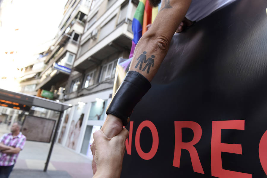 El centro la capital vuelve a teñirse de color para visibilizar las reivindicaciones del colectivo LGTBI+