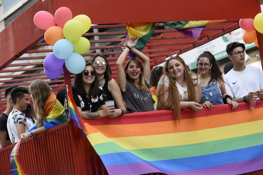 El centro la capital vuelve a teñirse de color para visibilizar las reivindicaciones del colectivo LGTBI+