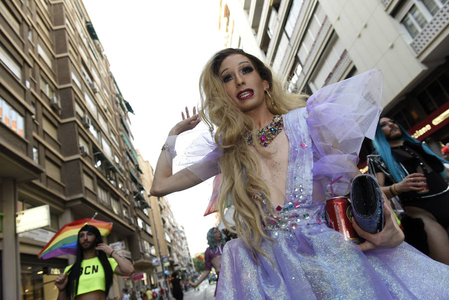 El centro la capital vuelve a teñirse de color para visibilizar las reivindicaciones del colectivo LGTBI+