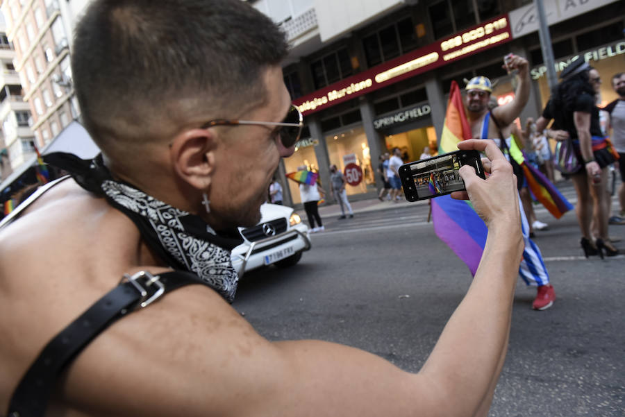 El centro la capital vuelve a teñirse de color para visibilizar las reivindicaciones del colectivo LGTBI+