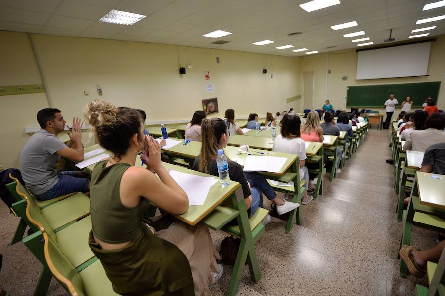 Casi un 90% de los admitidos concurren finalmente al primer examen, llevado a cabo en 19 sedes. La entrada se desarrolló con normalidad, aunque con algunas pequeñas incidencias fruto de los nervios