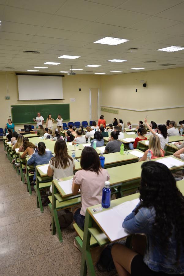 Casi un 90% de los admitidos concurren finalmente al primer examen, llevado a cabo en 19 sedes. La entrada se desarrolló con normalidad, aunque con algunas pequeñas incidencias fruto de los nervios